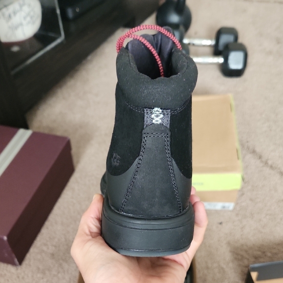UGG NEVER WORN BILTMORE HIKER Black Boots with Red Laces - Picture 5 of 8